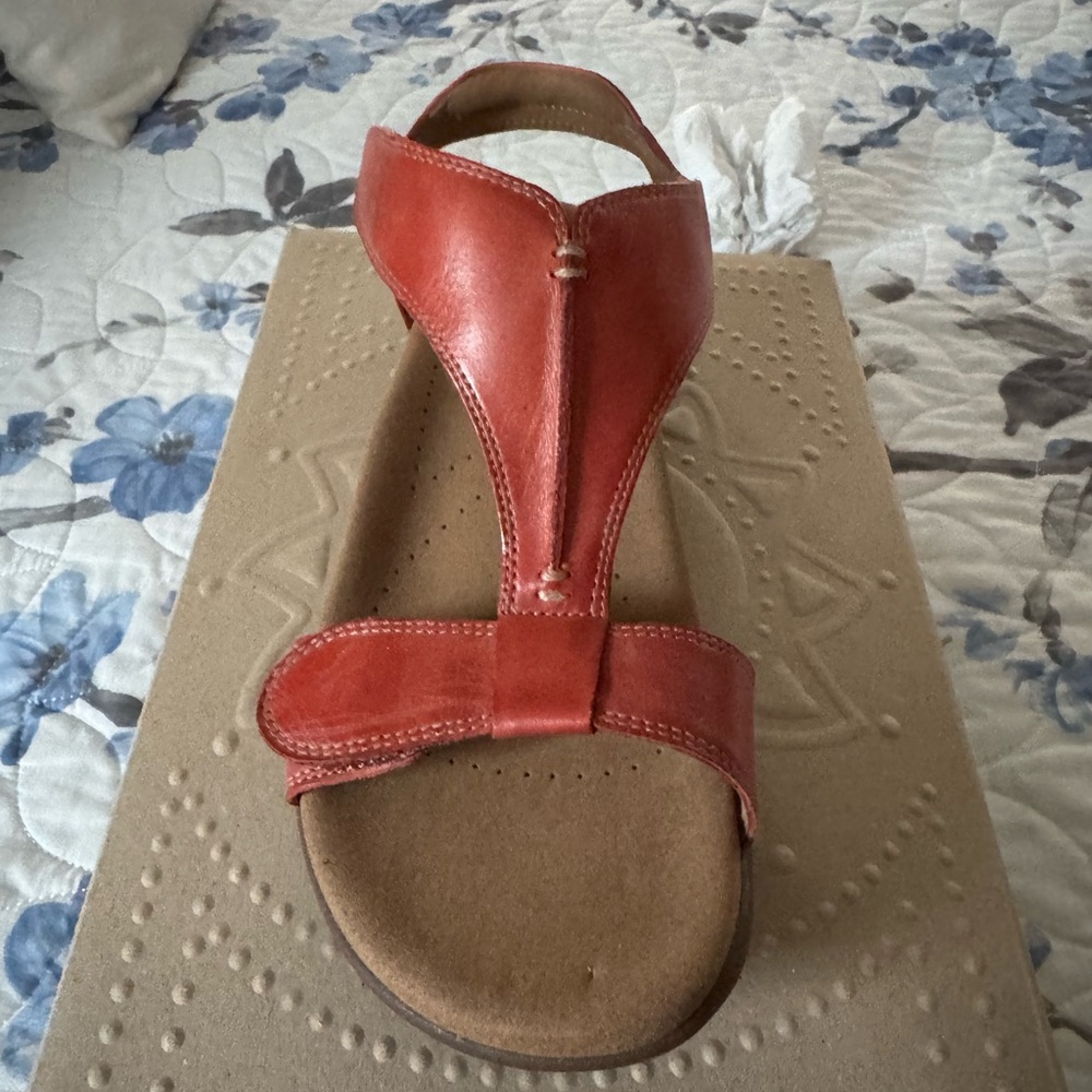 Taos Footwear Women's Orange Sandals